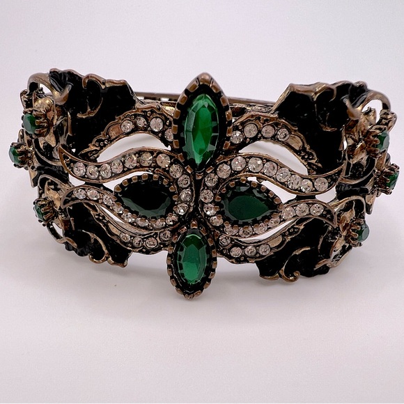 Beautiful Vintage Emerald Green Hinge Bracelet - Picture 2 of 5